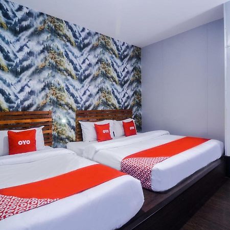 Oyo 1119 Memoire Express Hotel 쿠칭 외부 사진