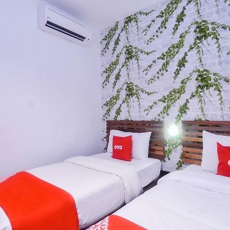 Oyo 1119 Memoire Express Hotel 쿠칭 외부 사진