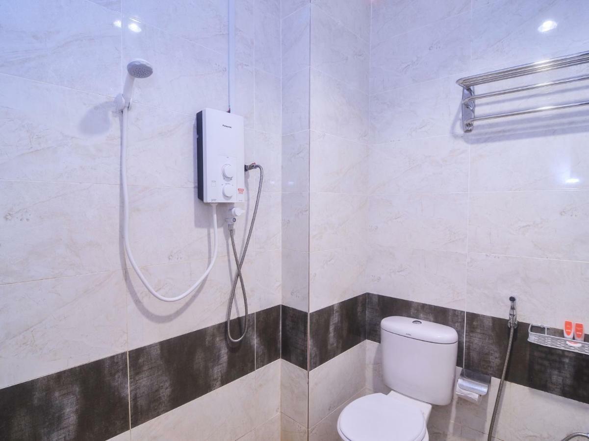 Oyo 1119 Memoire Express Hotel 쿠칭 외부 사진