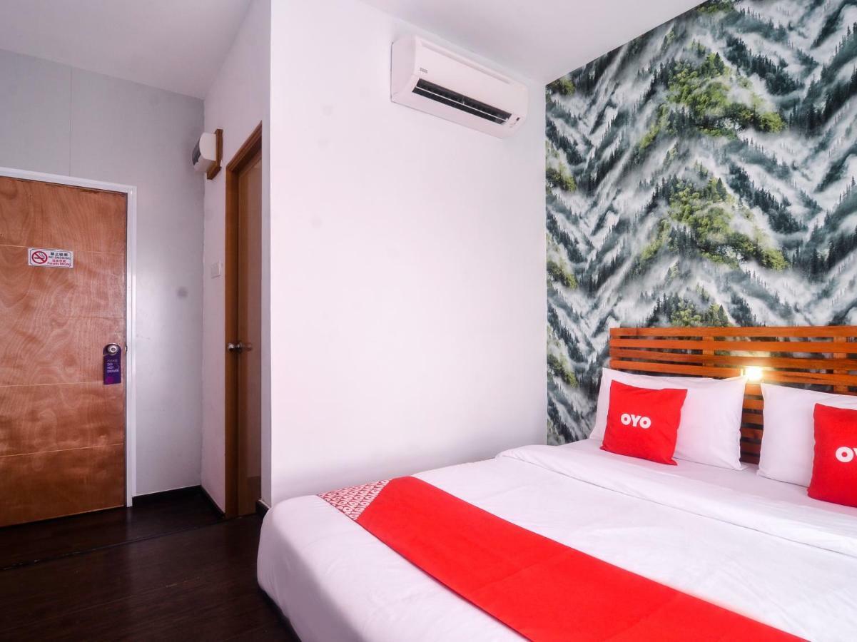 Oyo 1119 Memoire Express Hotel 쿠칭 외부 사진