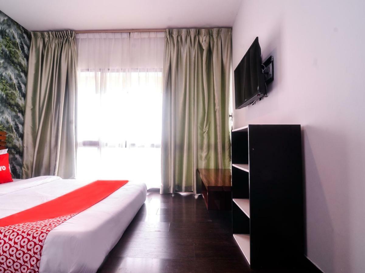 Oyo 1119 Memoire Express Hotel 쿠칭 외부 사진