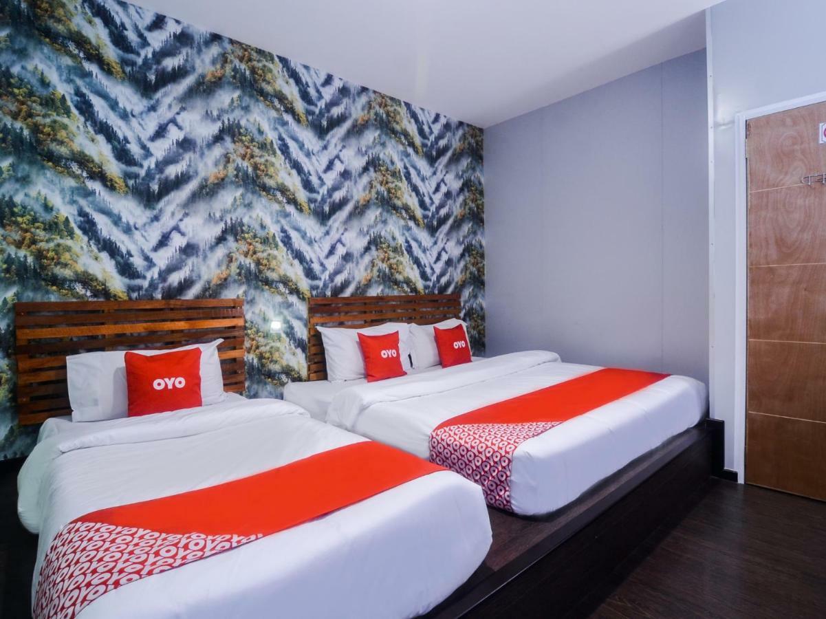 Oyo 1119 Memoire Express Hotel 쿠칭 외부 사진