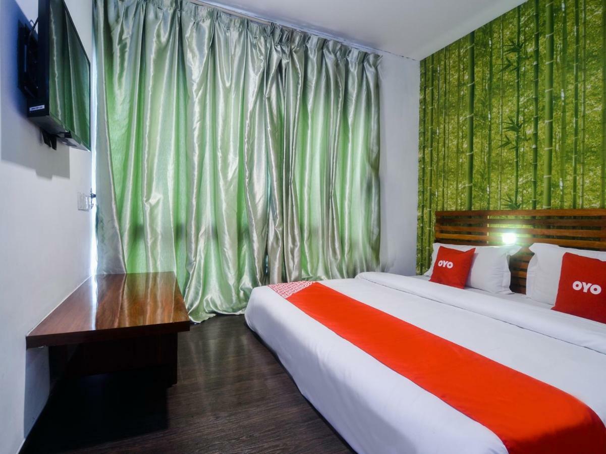 Oyo 1119 Memoire Express Hotel 쿠칭 외부 사진