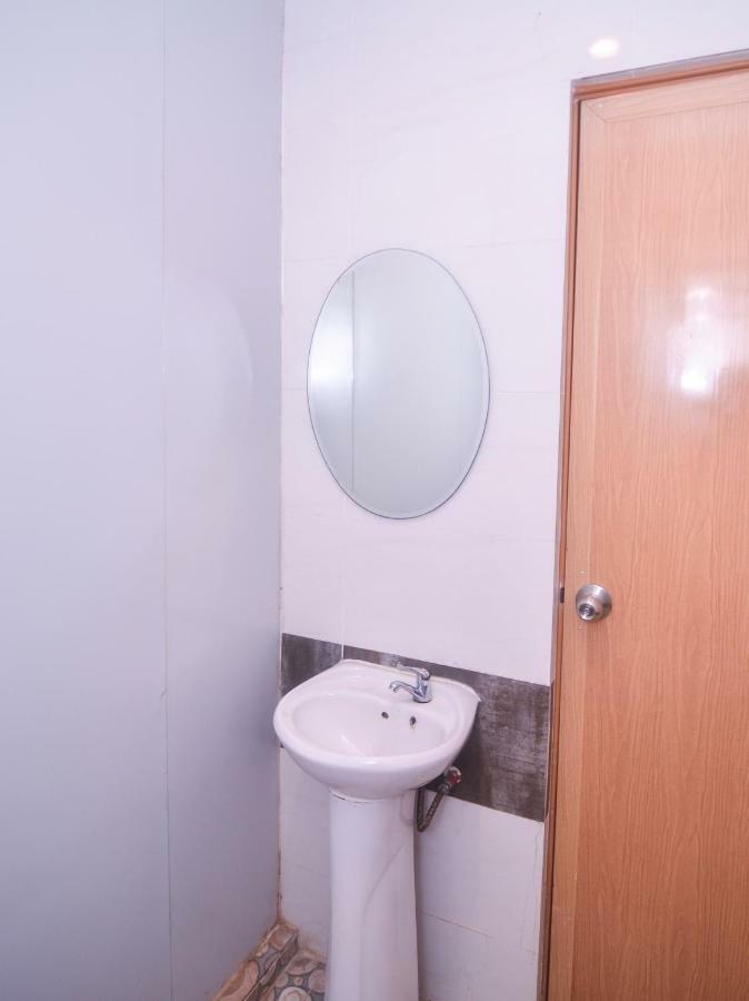 Oyo 1119 Memoire Express Hotel 쿠칭 외부 사진