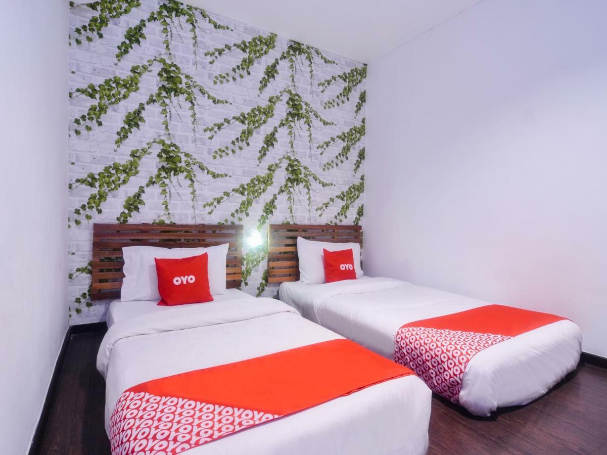 Oyo 1119 Memoire Express Hotel 쿠칭 외부 사진