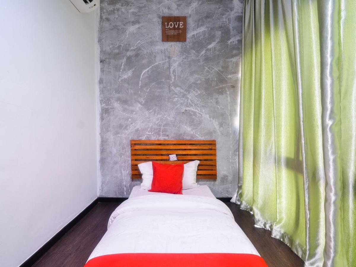 Oyo 1119 Memoire Express Hotel 쿠칭 외부 사진