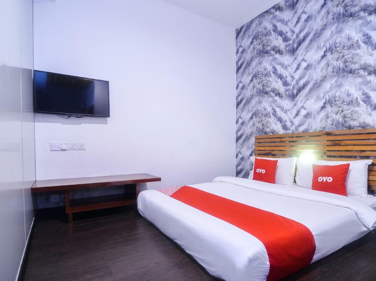 Oyo 1119 Memoire Express Hotel 쿠칭 외부 사진