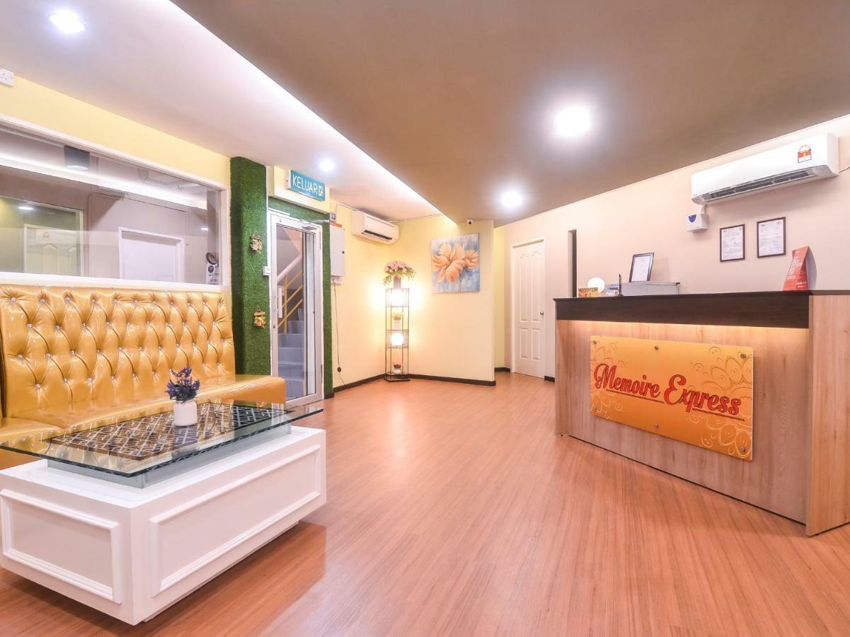 Oyo 1119 Memoire Express Hotel 쿠칭 외부 사진