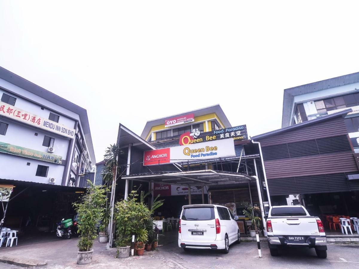 Oyo 1119 Memoire Express Hotel 쿠칭 외부 사진