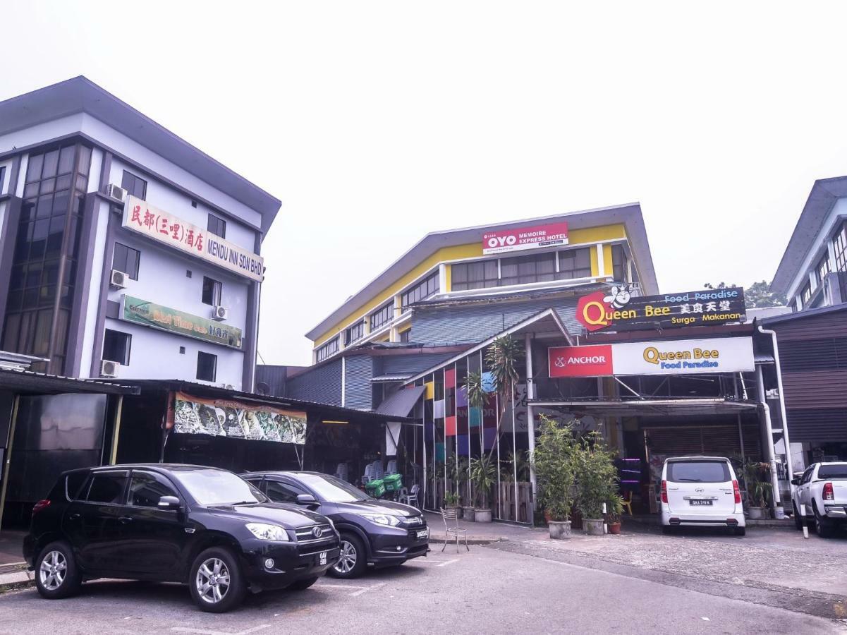 Oyo 1119 Memoire Express Hotel 쿠칭 외부 사진