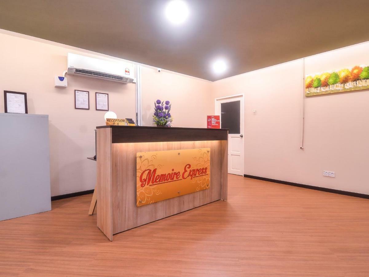 Oyo 1119 Memoire Express Hotel 쿠칭 외부 사진
